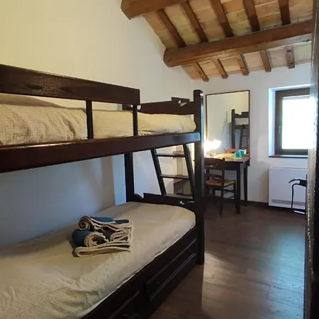 Rustic Hillside Stone-rustico In Pietra