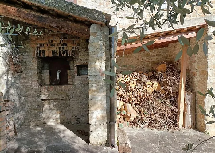 Rustic Hillside Stone-rustico In Pietra Ferienhaus