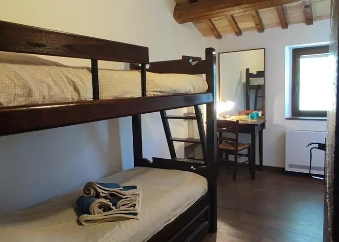 Rustic Hillside Stone-rustico In Pietra