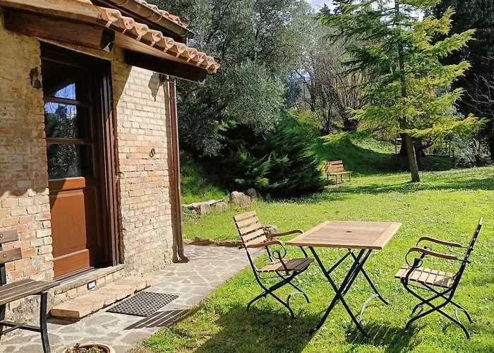 Rustic Hillside Stone-rustico In Pietra